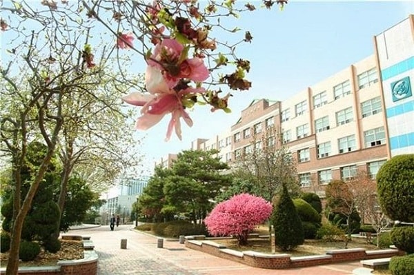 Mùa xuân tại trường cao đẳng Yeungjin
